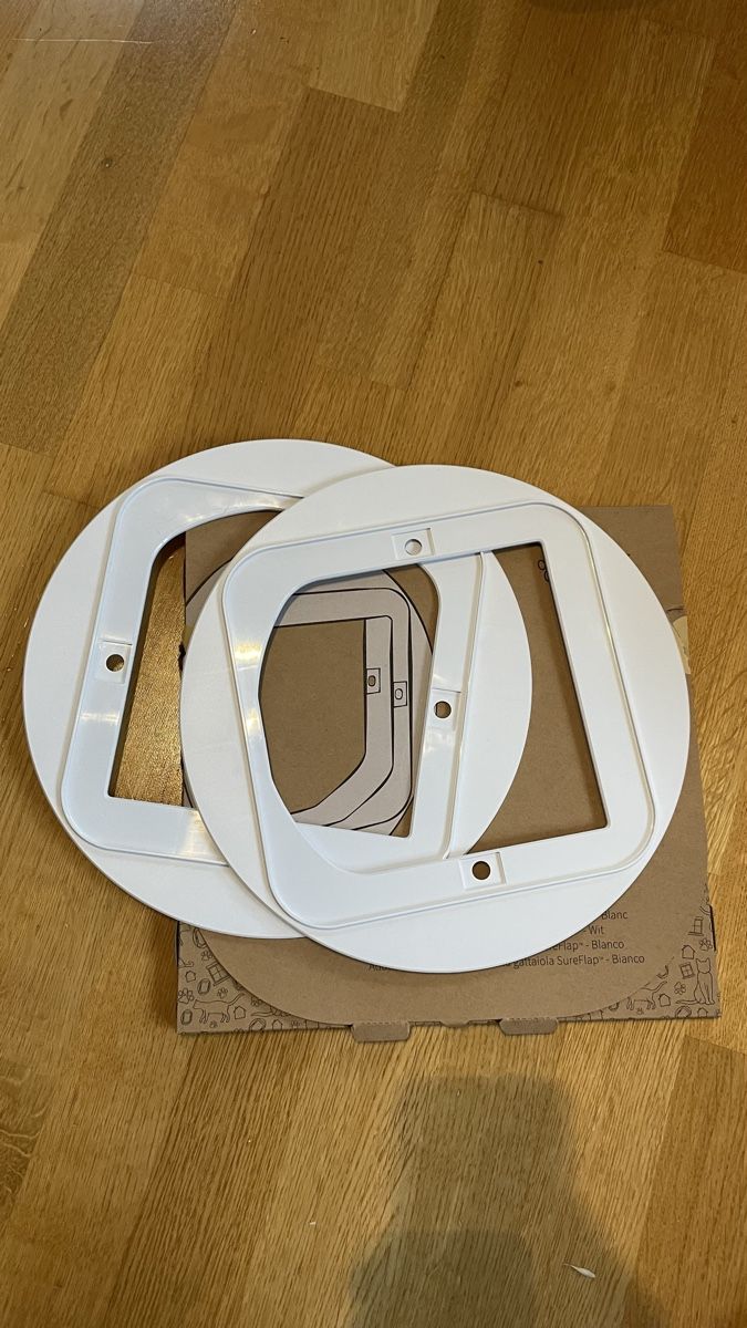 Katzenklappen: SureFlap Montageadapter, weiss – Neu (gemäss Beschreibung) aus Thun von tropponuovo 2