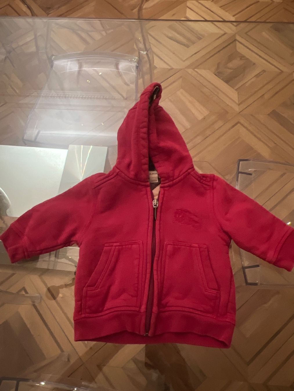 Burberry Giacche & Cappotti: Sweat Burberry rouge taille 9 mois – Nuovo (secondo la descrizione) da Lausanne venduto da Flo1006