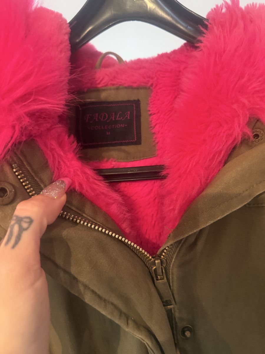 Mäntel: Winterjacke mit Pinkem Fell – Gebraucht aus Witterswil von gsc_z6ts 1