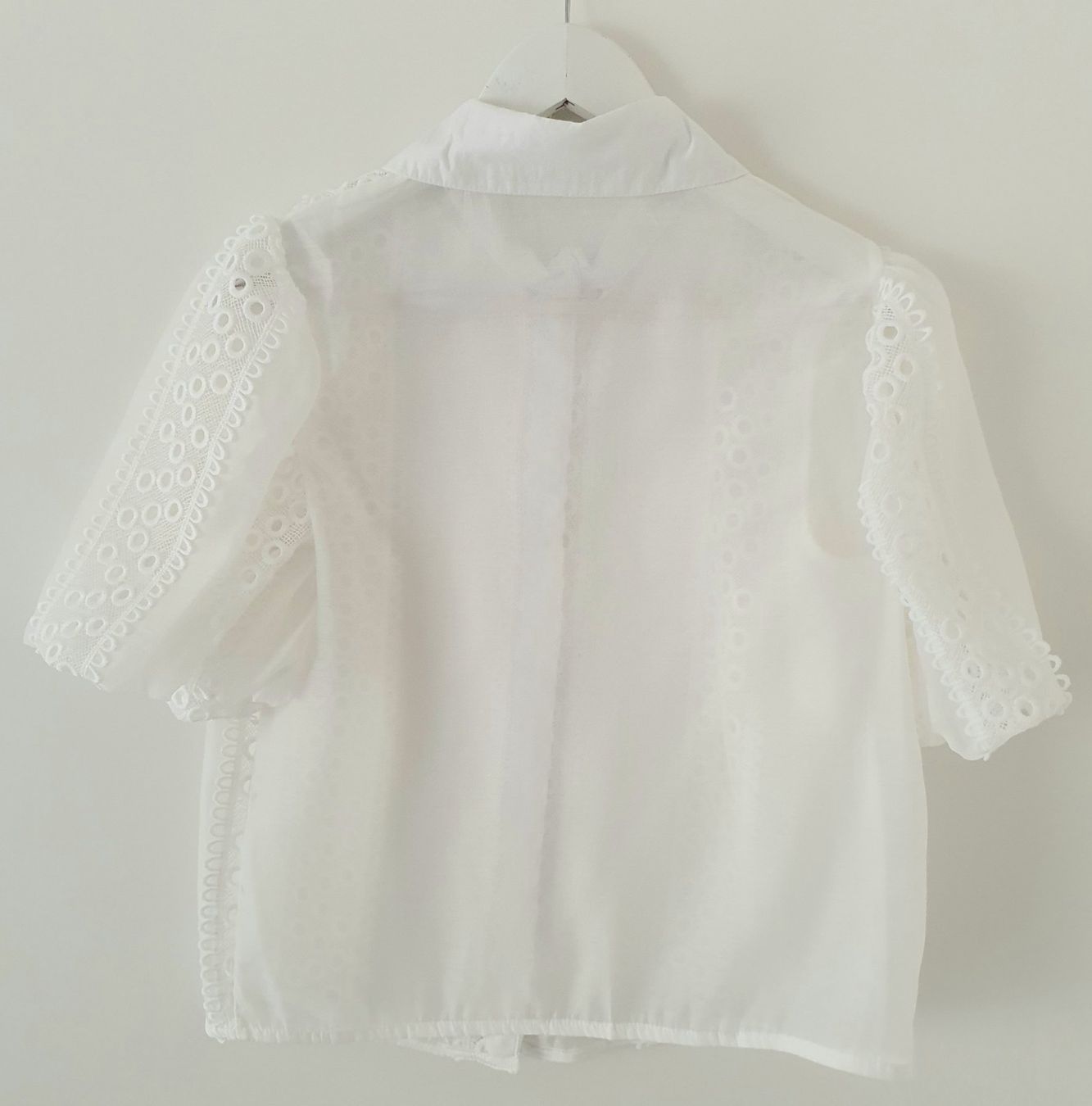 Blusen: Weisse Spitzenbluse mit Puffärmeln – Neu (gemäss Beschreibung) aus Weiach von sim_8s27 3