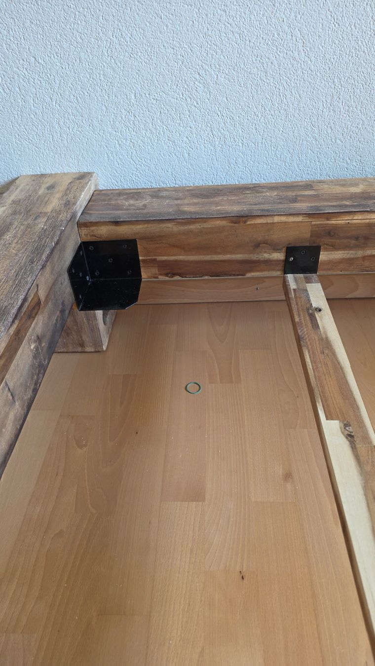 Articoli in legno: Bettgestell Holz Massiv Rustikal 180x2000cm – Usato da Zürich venduto da BetyP 2