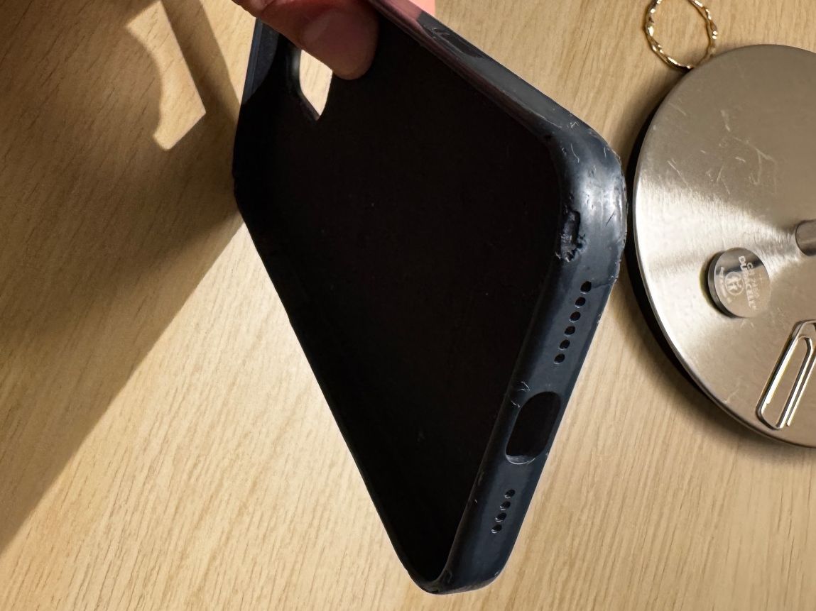 Apple Cover & Protezioni schermo: iPhone 16 Pro Max Hülle Silikon Schwarz – Usato da Zürich venduto da fresh0001 3