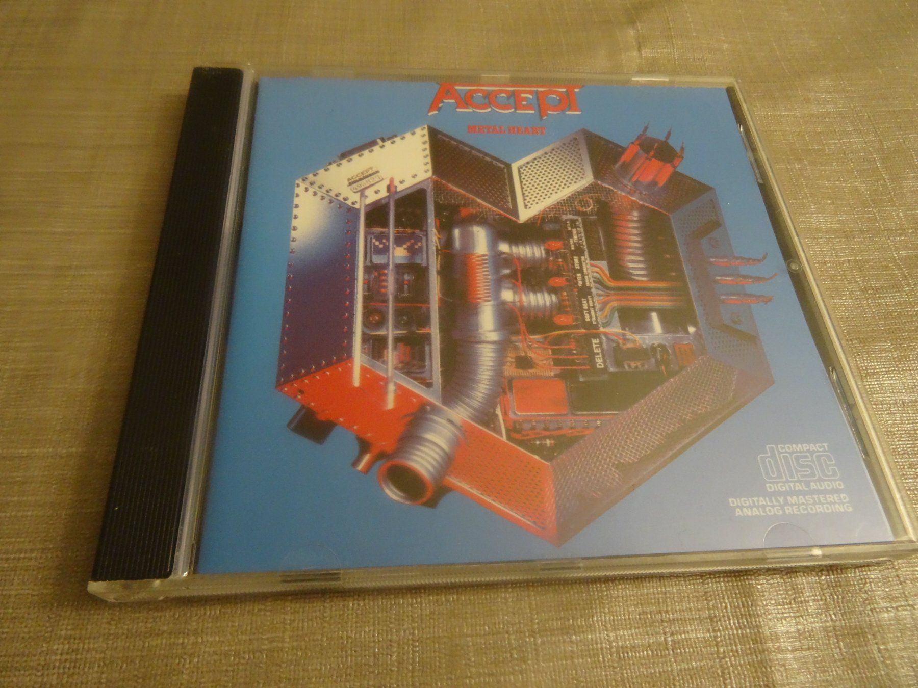 CDs: Accept - Metal Heart - CD – Gebraucht aus Olten von Disc-Ausverkauf