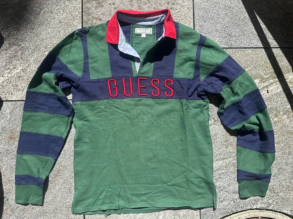 Guess Pulls & Sweat-shirts: Guess Pullover S – D'occasion à Zürich par adr_n2f6