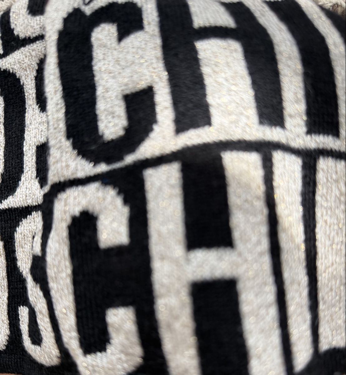 Moschino Copricapi, berretti & cappellini: Cappello Moschino originale, lana e viscosa. Nero e oro – Nuovo (secondo la descrizione) da Castel San Pietro venduto da mih_l86g 4