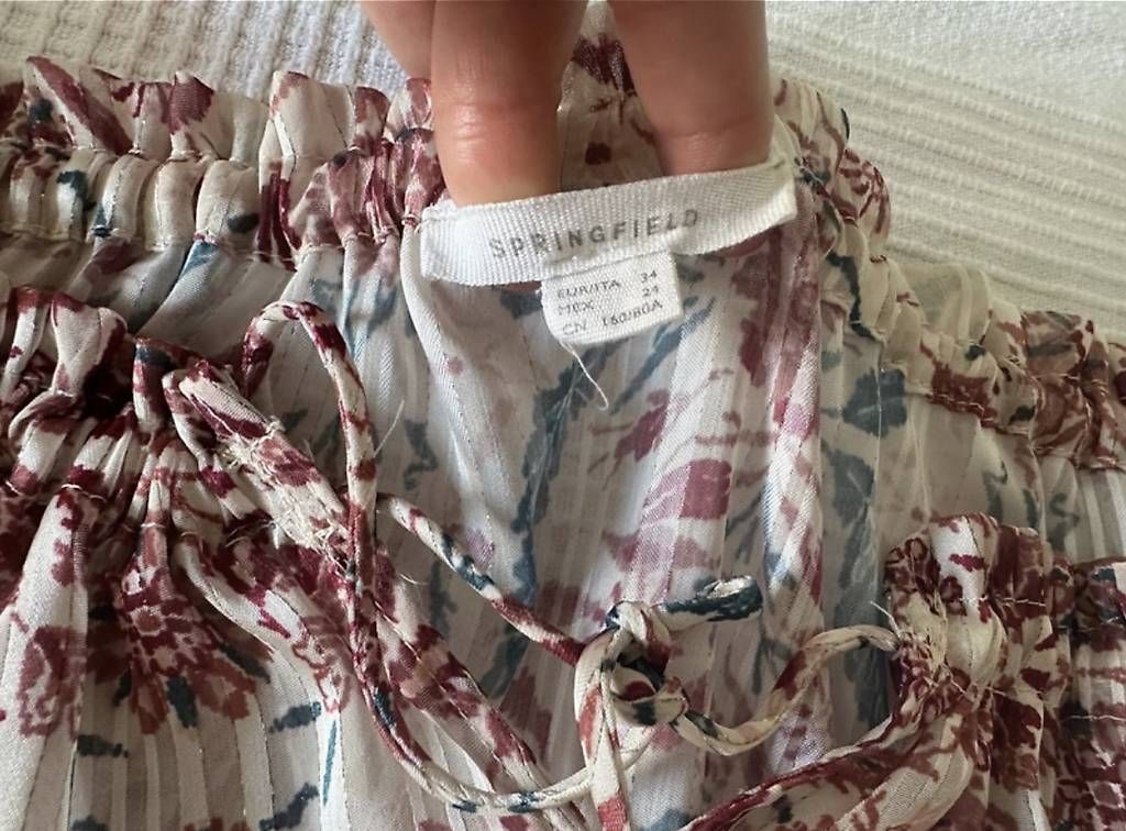 Blusen: Springfield Off-Shoulder Bluse mit Blumenmusterh – Gebraucht aus Balsthal von nlo_wg7q 1