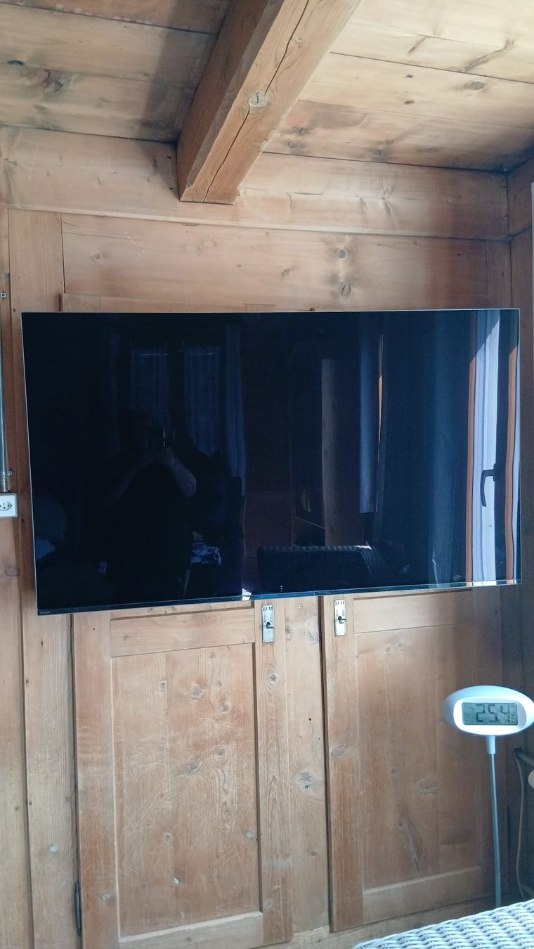 Sony Televisori: TV Sony KD-55AF8 mit Wandhalterung – Usato da Berschis venduto da treedosha01