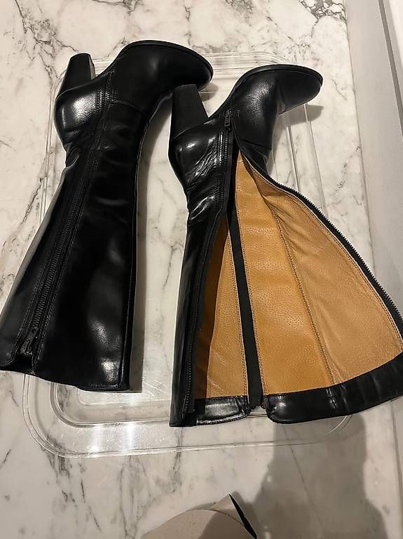 Chaussures femmes: À vendre Bottes  – D'occasion à Bussigny par sar_8kvt