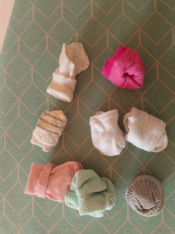 Lotti & Set di vestiti: Kit naissance bonnet gants chaussettes – Usato da Pully venduto da chi_p2rq 1