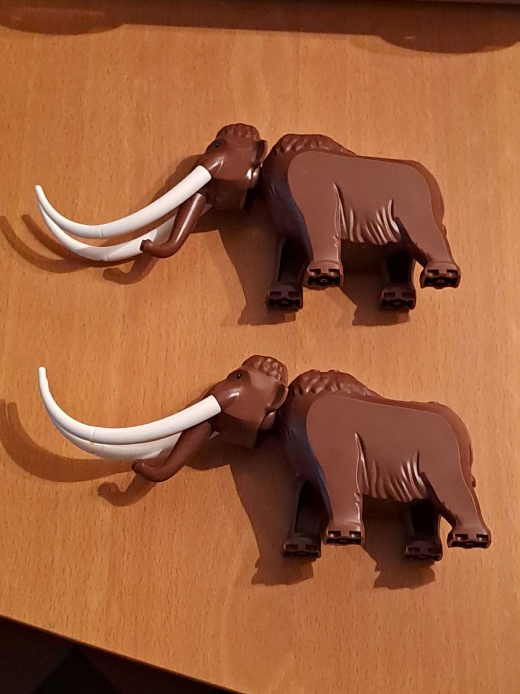 Lego Giocattoli: 2 Lego Mammuts  Versand möglich – Usato da Kestenholz venduto da Knox1973