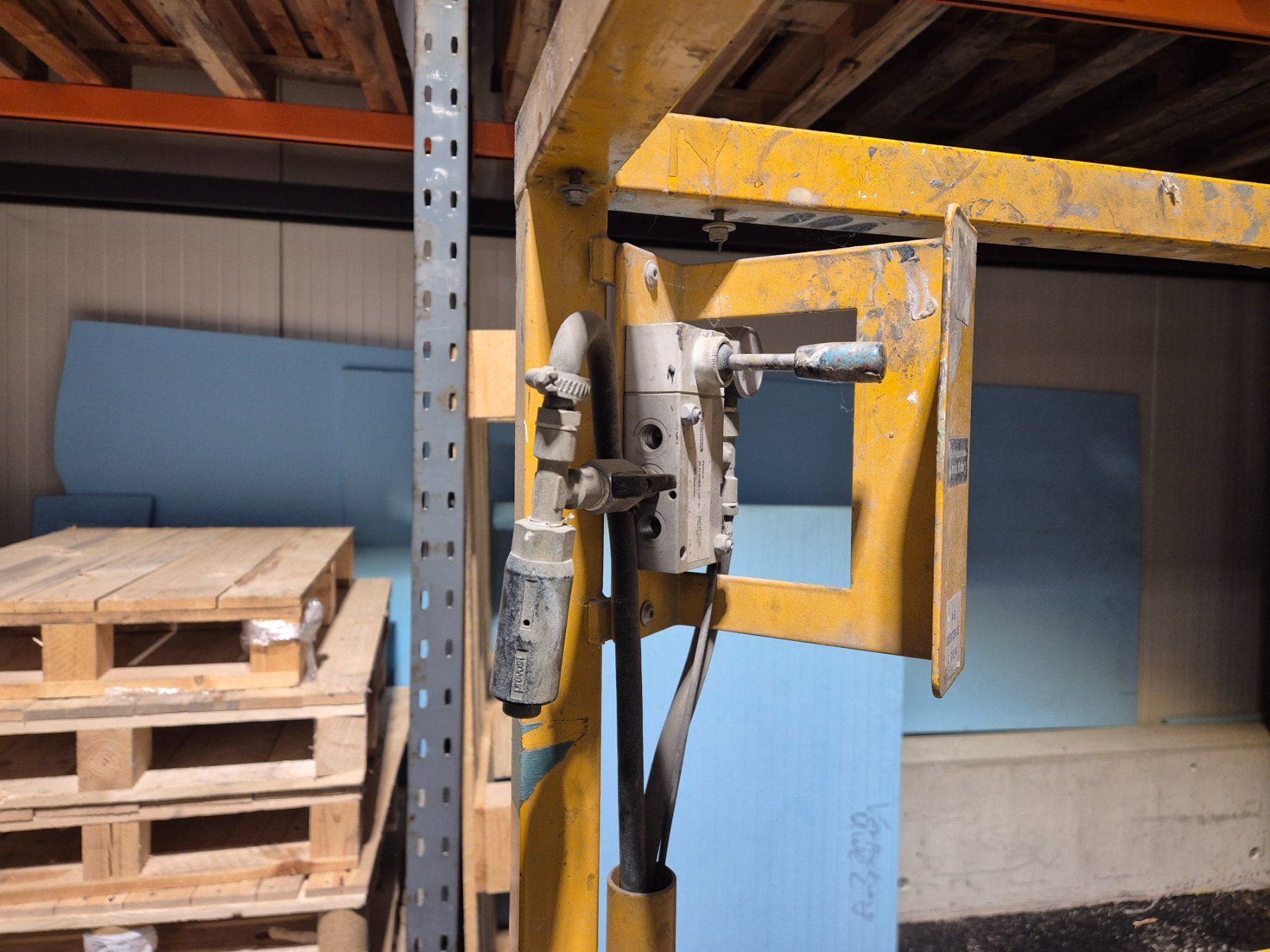Hebebühne & Wagenheber: Pneumatische Arbeitsbühne / Scherenbühne – Gebraucht aus Kleinandelfingen von RogerGehrig 1