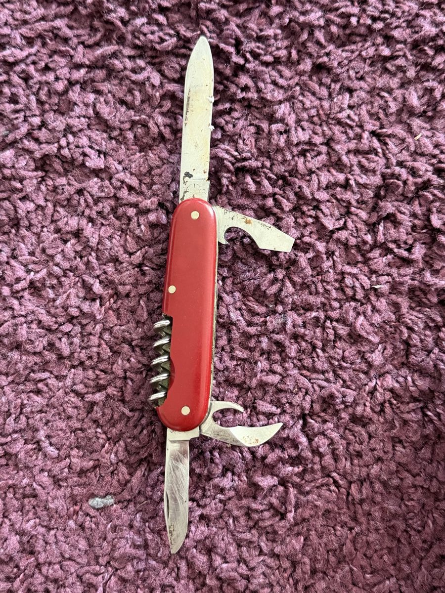 Taschenmesser: Taschenmesser rot Elsener Schwyz  – Defekt aus Lyss von nekoreh 1