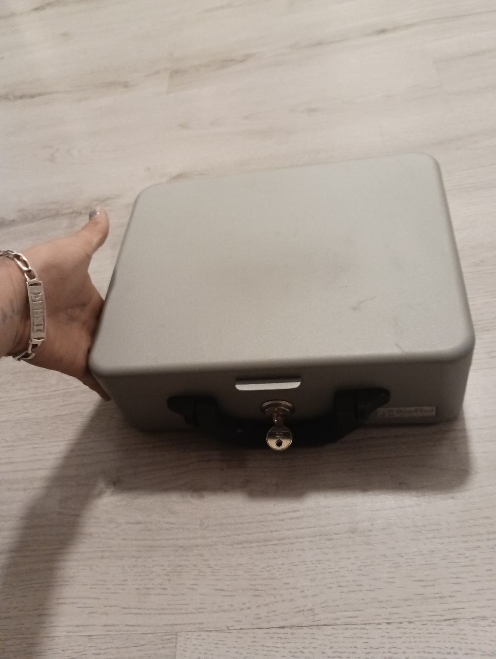 Esche: Cash box with 3 compartments grey used – Usato da Dietikon venduto da isa_pz9m 1