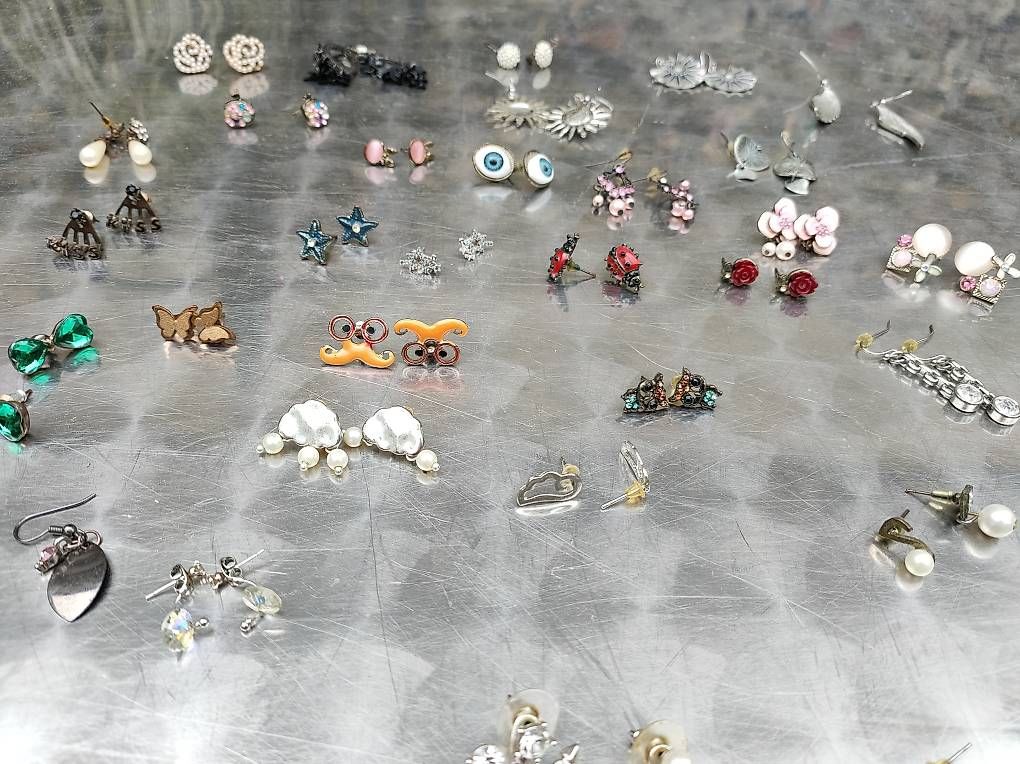 Boucles d'oreille: 30 paar schöne Ohringe – D'occasion à Schlattingen par armeFrau 3