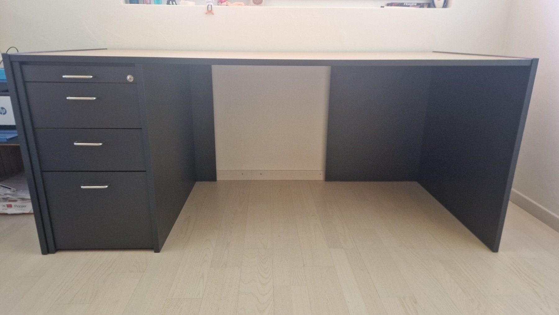 Bureaux: Schreibtisch – D'occasion à Volketswil par Bmarlin 1