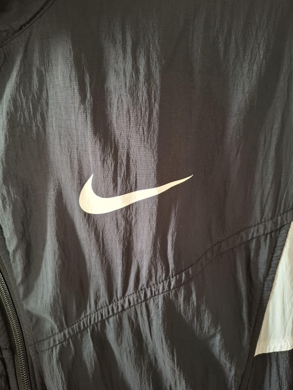 Nike Vestes: Nike Veste coupe-vent noire et blanche Taille M – D'occasion à Le Locle par sAm_2112 3