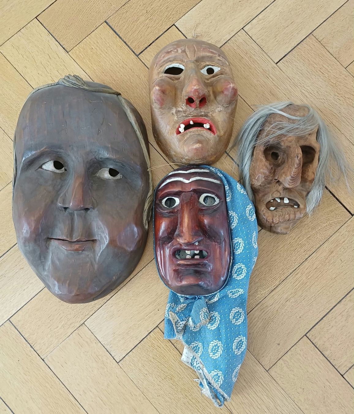 Altro in Antiquarato & Arte: Vier antike Holzmasken Wallis – Usato da Basel venduto da tim_h5p9