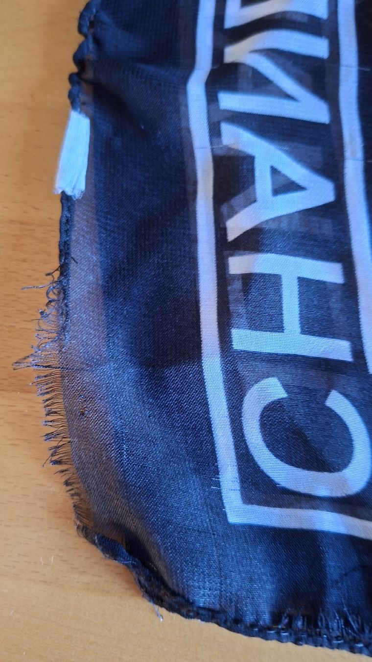 Chanel Foulards, Tücher & Schals: Chanel Foulard – Defekt aus Wünnewil von 04Blume