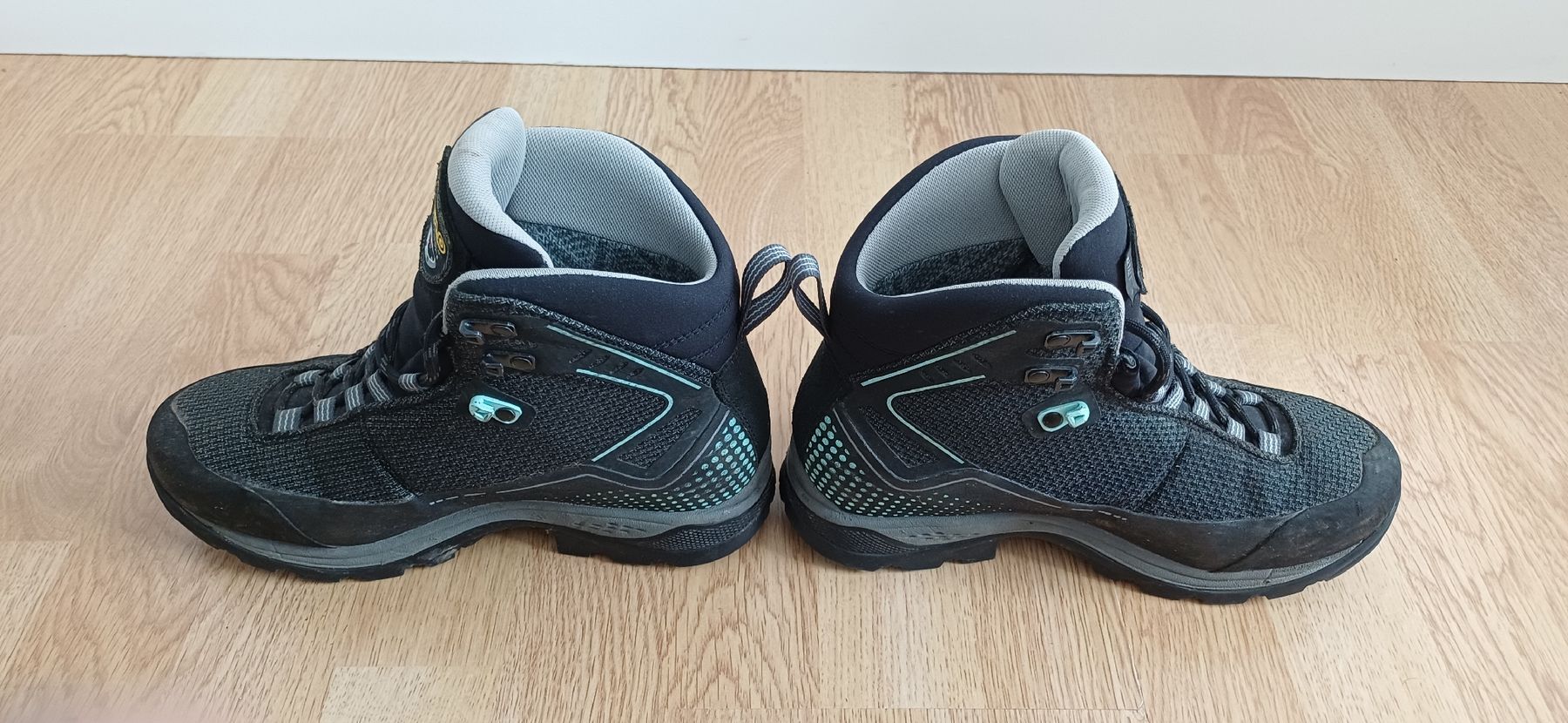 Scarpe da donna: Bergschuhe Grösse 37.5 – Usato da Ennetmoos venduto da valtra8950 1