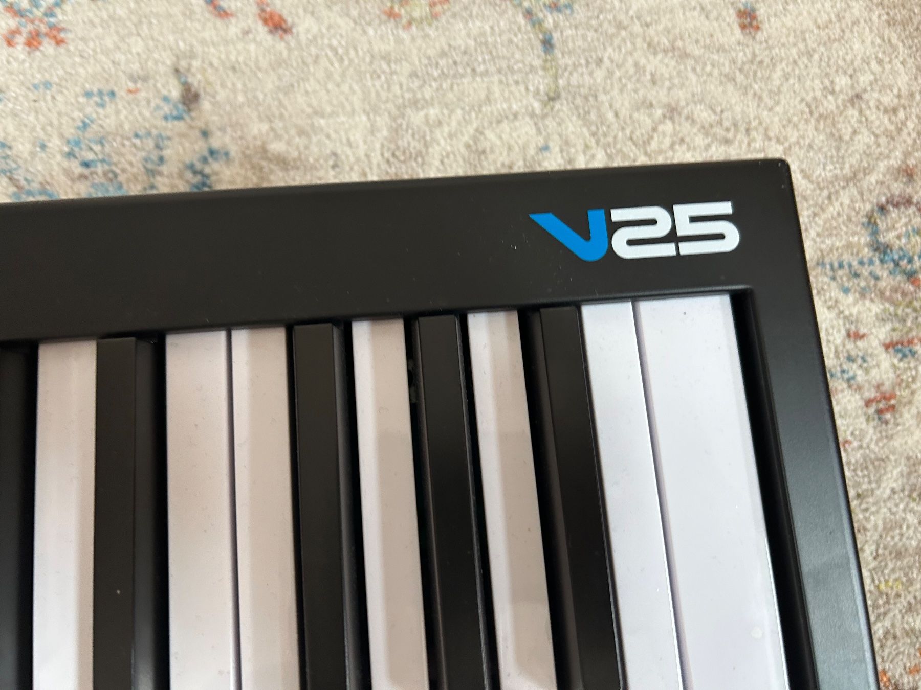 Alesis Strumenti musicali: Alesis v25 Midi Controller Keyboard – Usato da Luzern venduto da roc_p5tc 2