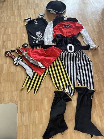 Piraten-Kostüm(e) ca. Gr. 122-134