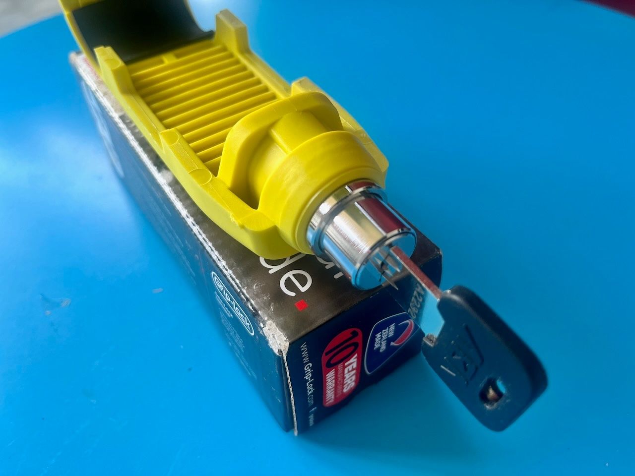 Schlösser: Grip-Lock, das Original-Motorradlenkerschloss – Gebraucht aus Turbenthal von Gassenzauber 2