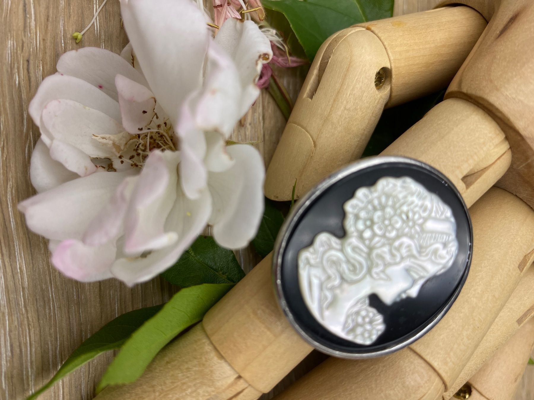 Ringe: Bague camé, en argent, onyx et nacre – Gebraucht aus Agiez von Beve15 1