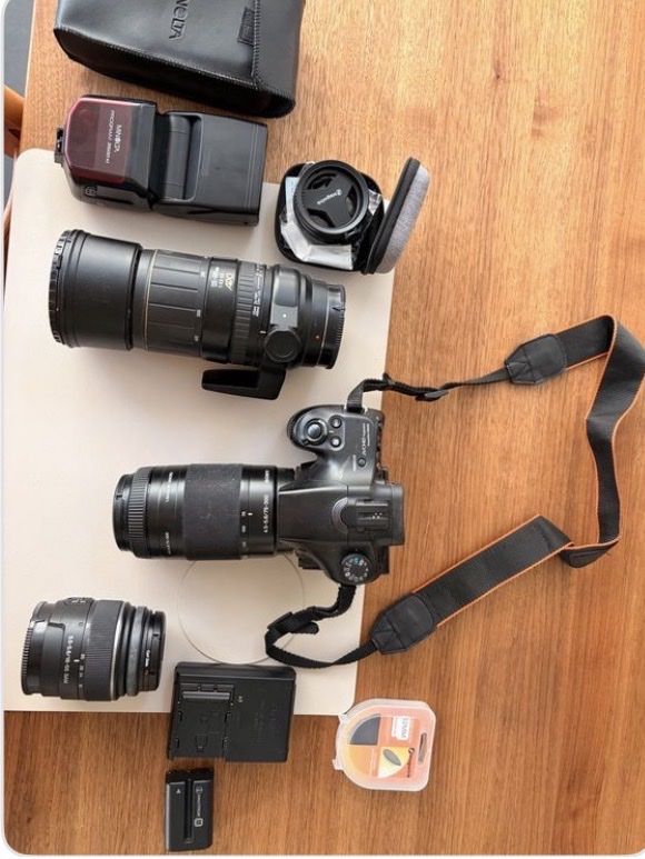 Videocamere: Sony Alpha A57 Kameraset mit 2 Objektiven und Mintola Blitz – Nuovo (secondo la descrizione) da Widen venduto da Dave18.
