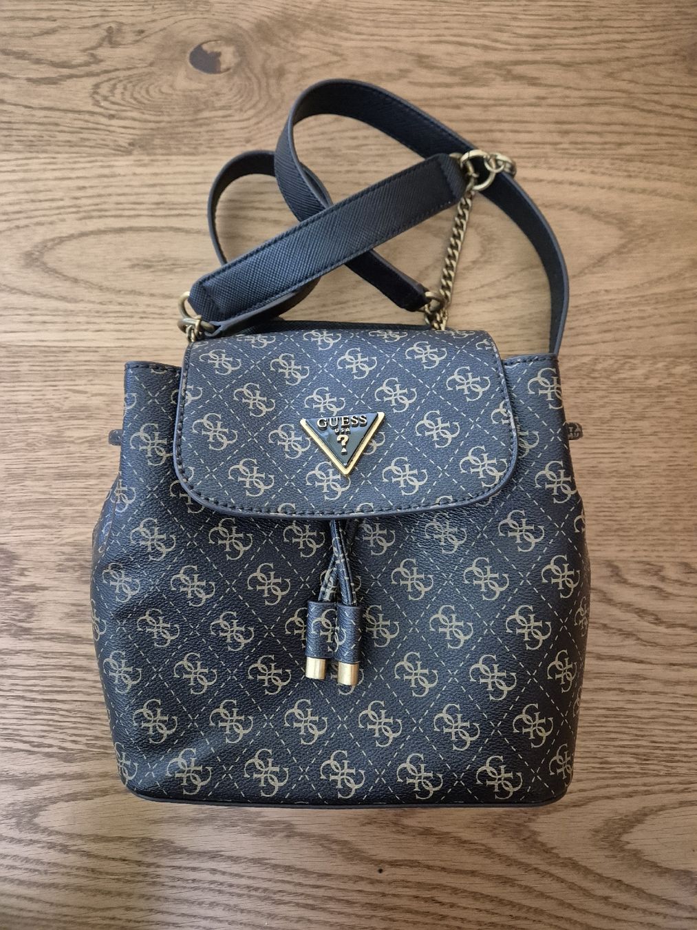 Guess Zaini: Guess Rucksack (Tasche) – Usato da Affoltern am Albis venduto da Minicola