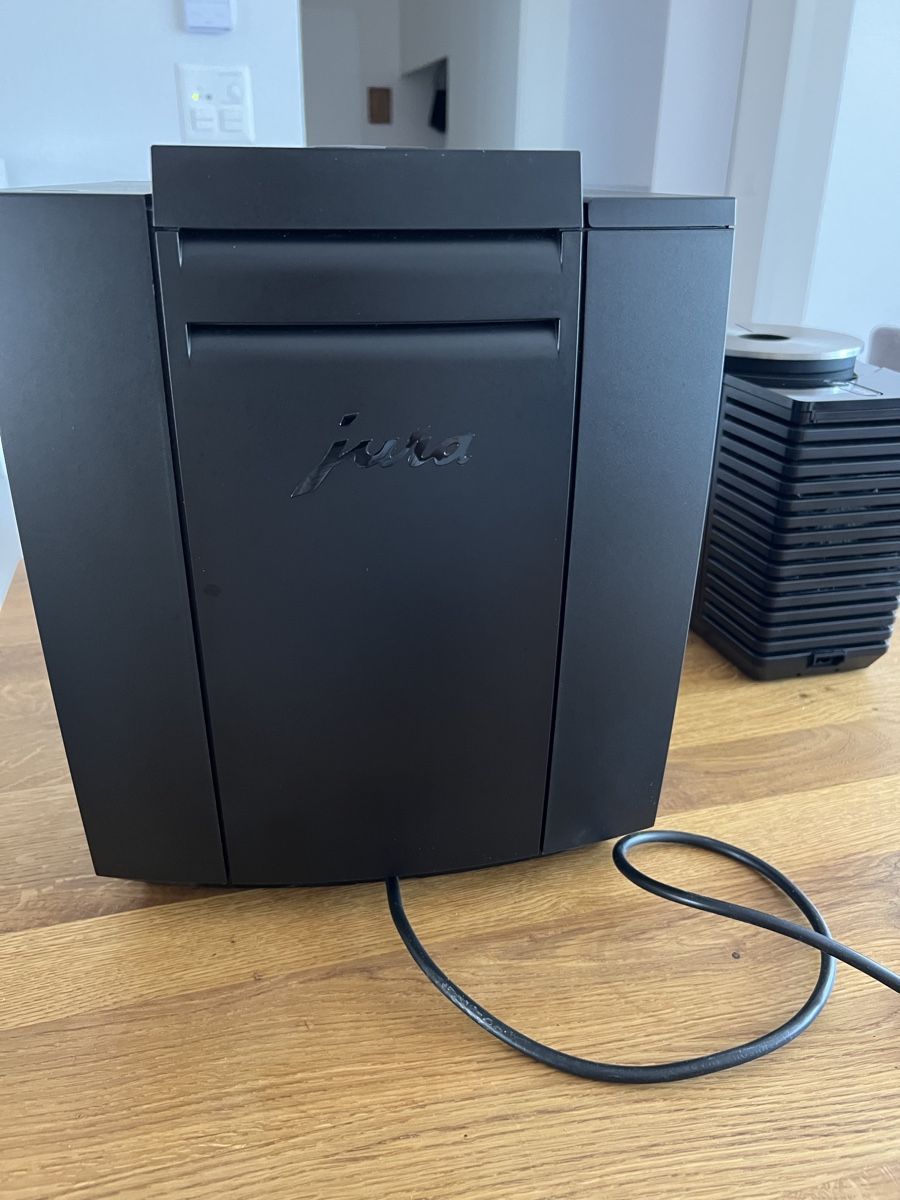 Jura Macchine per caffè & Macchine per espresso: Jura Kaffeemaschine E6 mit Milchkühler Cool Control  – Usato da Rothrist venduto da Romi4321 6