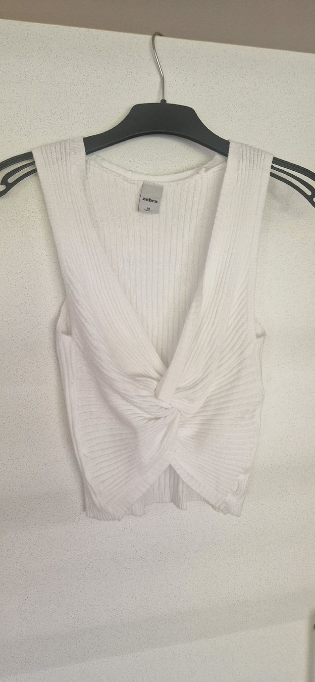 Top: Top blanc style laine taille M, noué devant – Nuovo (secondo la descrizione) da Versoix venduto da aline_b 2