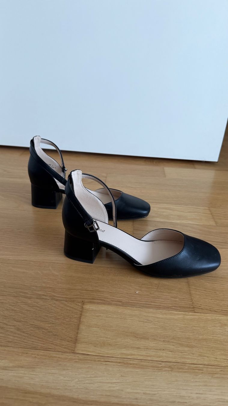 Chaussures femmes: Damen Schuhe schwarz mit Riemchen Absatz, 37 – D'occasion à Ammerswil AG par Diki.S 2