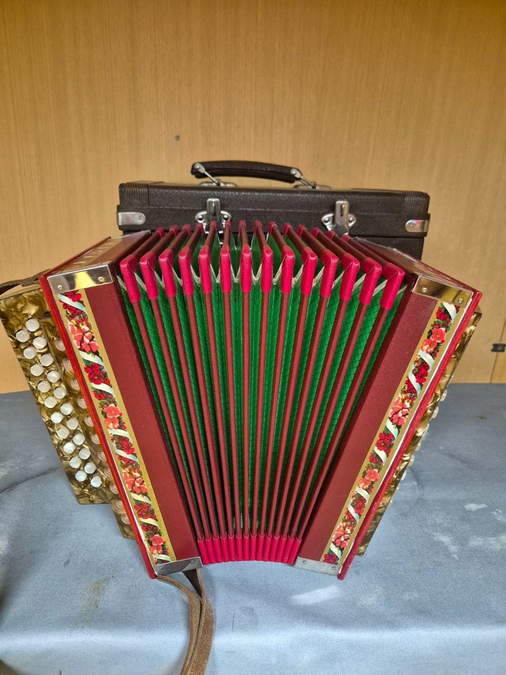 Musikinstrumente: Schwizerörgeli mit Koffer – Gebraucht aus Kleinlützel von hkl_sv2y 1