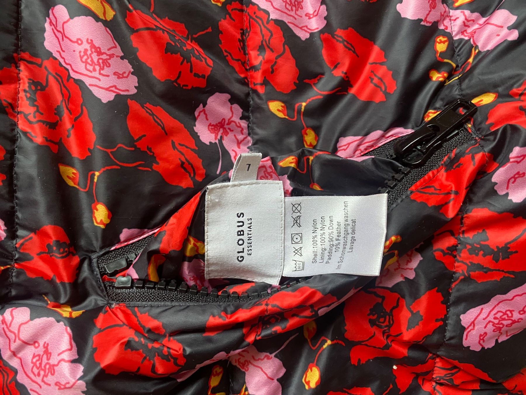 Globus Jacken: Damen-Globus-Daunenjacke mit Blumenmuster, doubleface – Gebraucht aus Winterthur von Madrisa2008 1