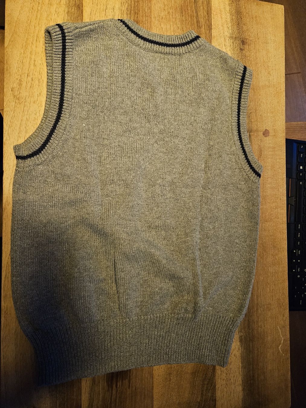 Altro abbigliamento per bambino: Grauer Pullunder, Grösse 122, – Usato da Spiez venduto da ann_y7bb 1