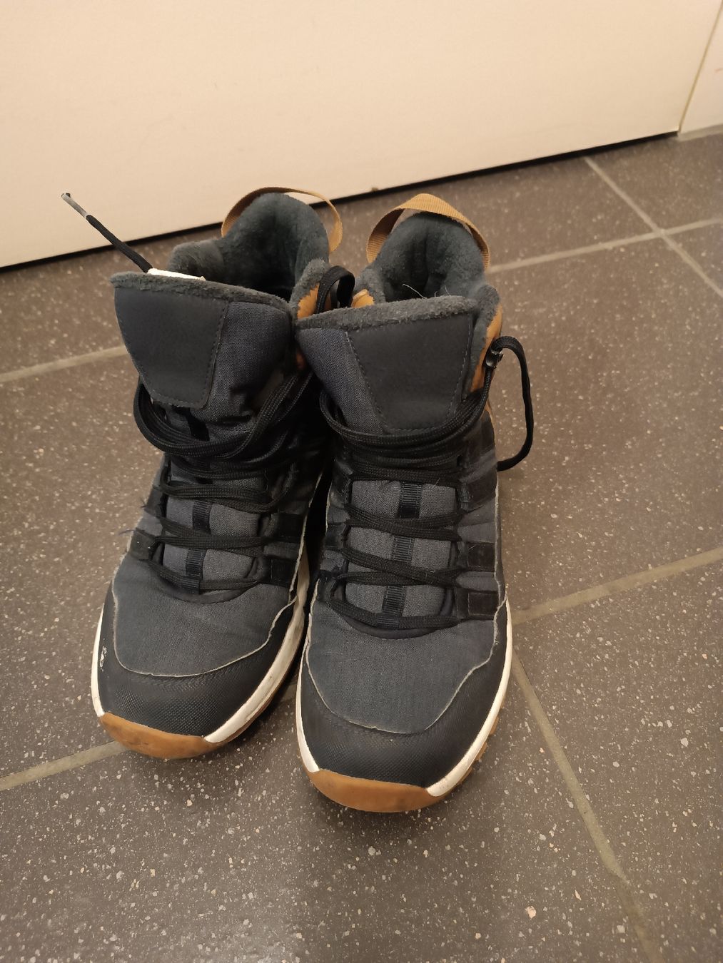 Decathlon Schuhe für Jungen: Quechua Schneestiefel, Gr. 40. – Gebraucht aus Basel von mon_7m8h