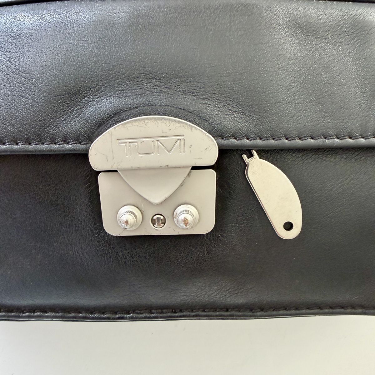 Tumi Taschen: TUMI Black Leather Handbag – Gebraucht aus Freienbach von Avviivva_Shop 6