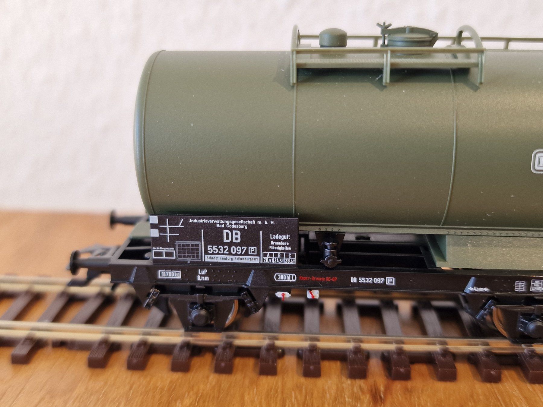 Trix Modellini di ferrovie: DB Tankwagen H0 – Nuovo e nell'imballaggio originale da Matten b. Interlaken venduto da lor_hr9w 3