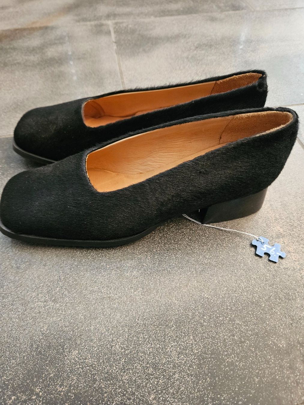 Scarpe da donna: Schwarze Pratesi Echtleder Pumps, Gr. 37 schwarz – Nuovo e nell'imballaggio originale da Ormalingen venduto da nomolnoi 1