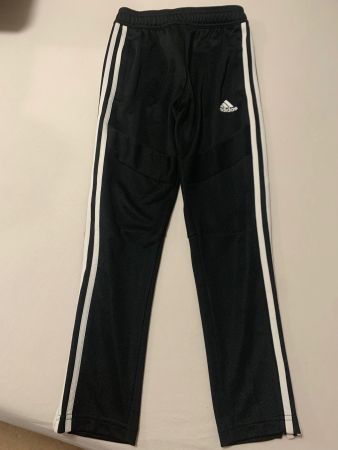 Neuwertige Adidas Trainer gr.140 – 9-10j
