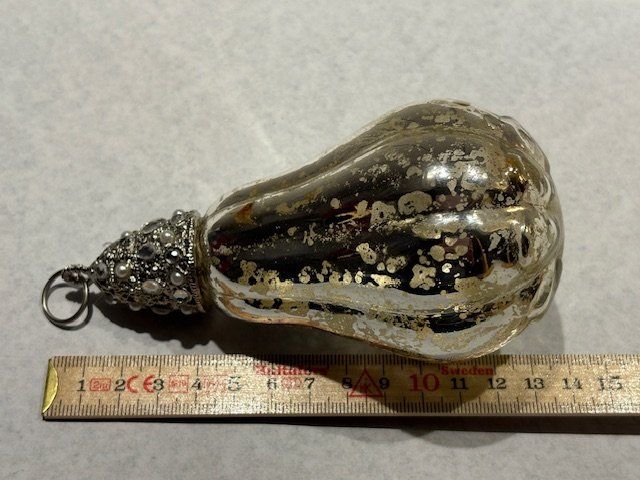 Tutte le decorazioni: Grössere, massive Deko-Kugel, silbern, mit Perlensteinchen – Usato da Gossau/ZH venduto da amazonas66 2
