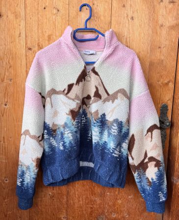 Bershka Teddy-Fleece Pullover mit Bergmotiv Gr. XS