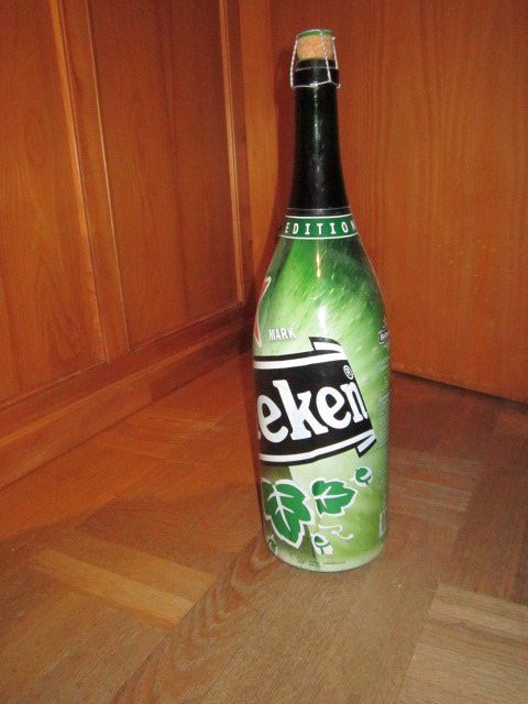 Heineken Gläser, Krüge & Flaschen: Heineken Sammler  Flasche. – Neu und originalverpackt aus Eglisau von ordne 3