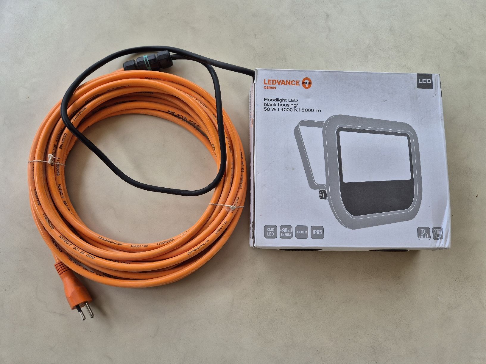 Fari: LEDVANCE LED Fluter 50W mit Kabel & Stecker – Nuovo e nell'imballaggio originale da Haldenstein venduto da Ramona_D. 1