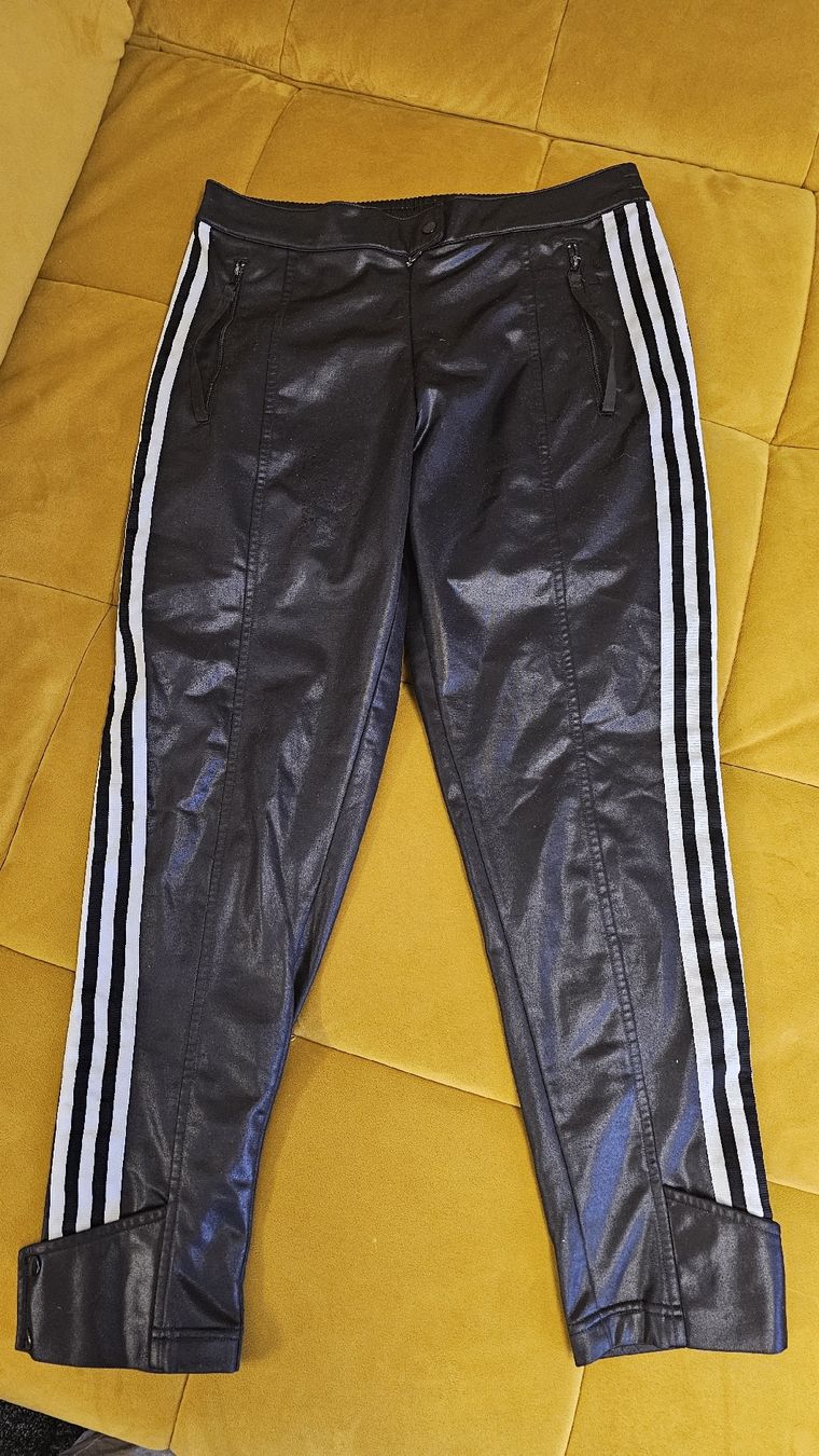 Adidas Pantaloni: Adidas Trainingshose Gr. 38 schwarz – Usato da Mauren venduto da ehr_5cy6