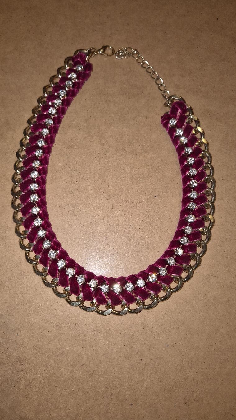 Ketten: Statement Kette Samt bordeaux Strass goldfarben  – Gebraucht aus Kölliken von MissesBossTop1