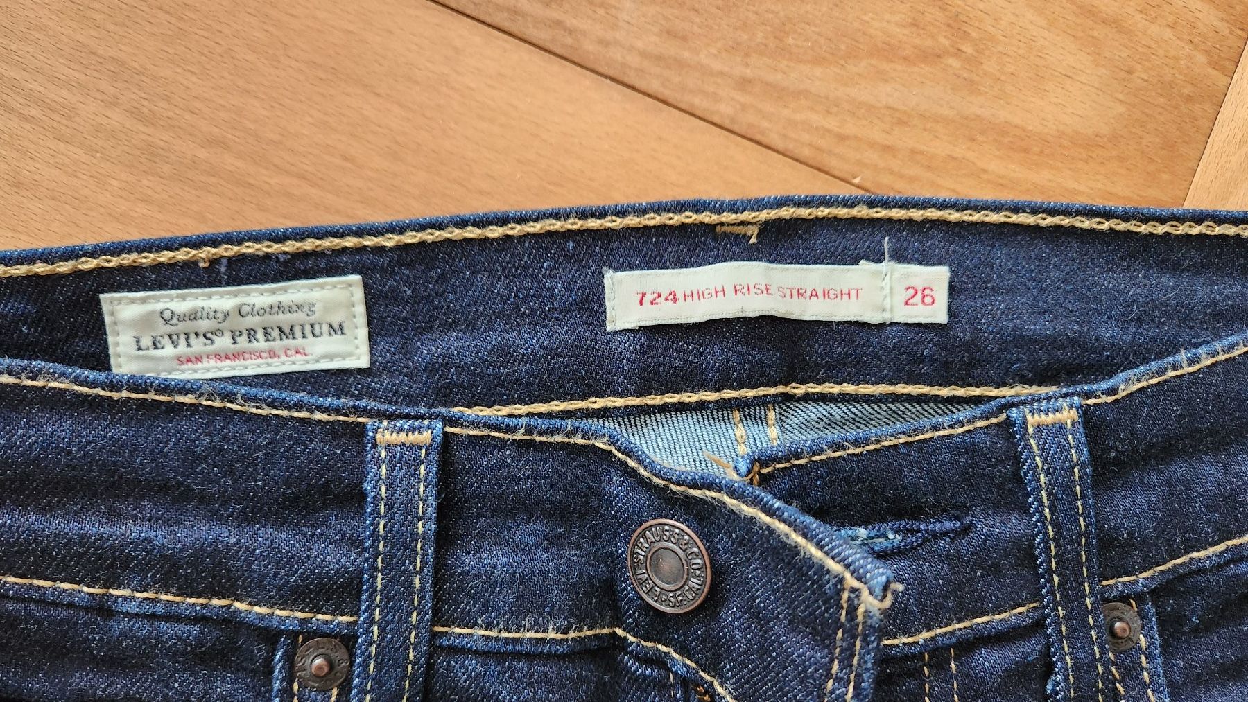Levi's Jeans: Levi's 724, 26/32 – Nuovo (secondo la descrizione) da Bern venduto da Patri2 2