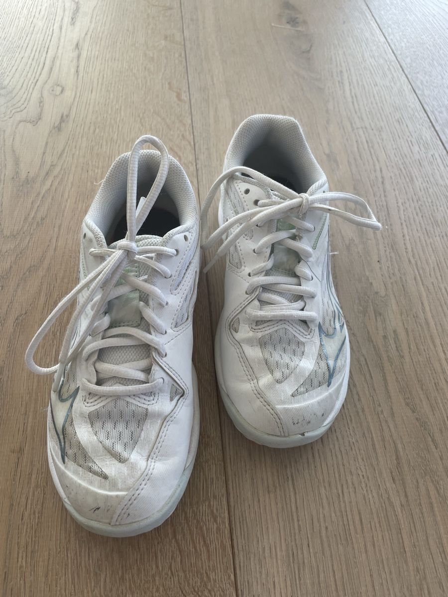Schuhe für Mädchen: Kinder Hallenturnschuh Gr. 35 – Gebraucht aus Hohenrain von Oters