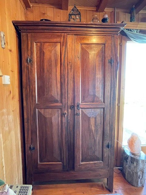 Armoires: Armoire massive de style colonial brésilien – D'occasion à Bülach par Frankye
