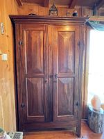 Armoire massive de style colonial brésilien